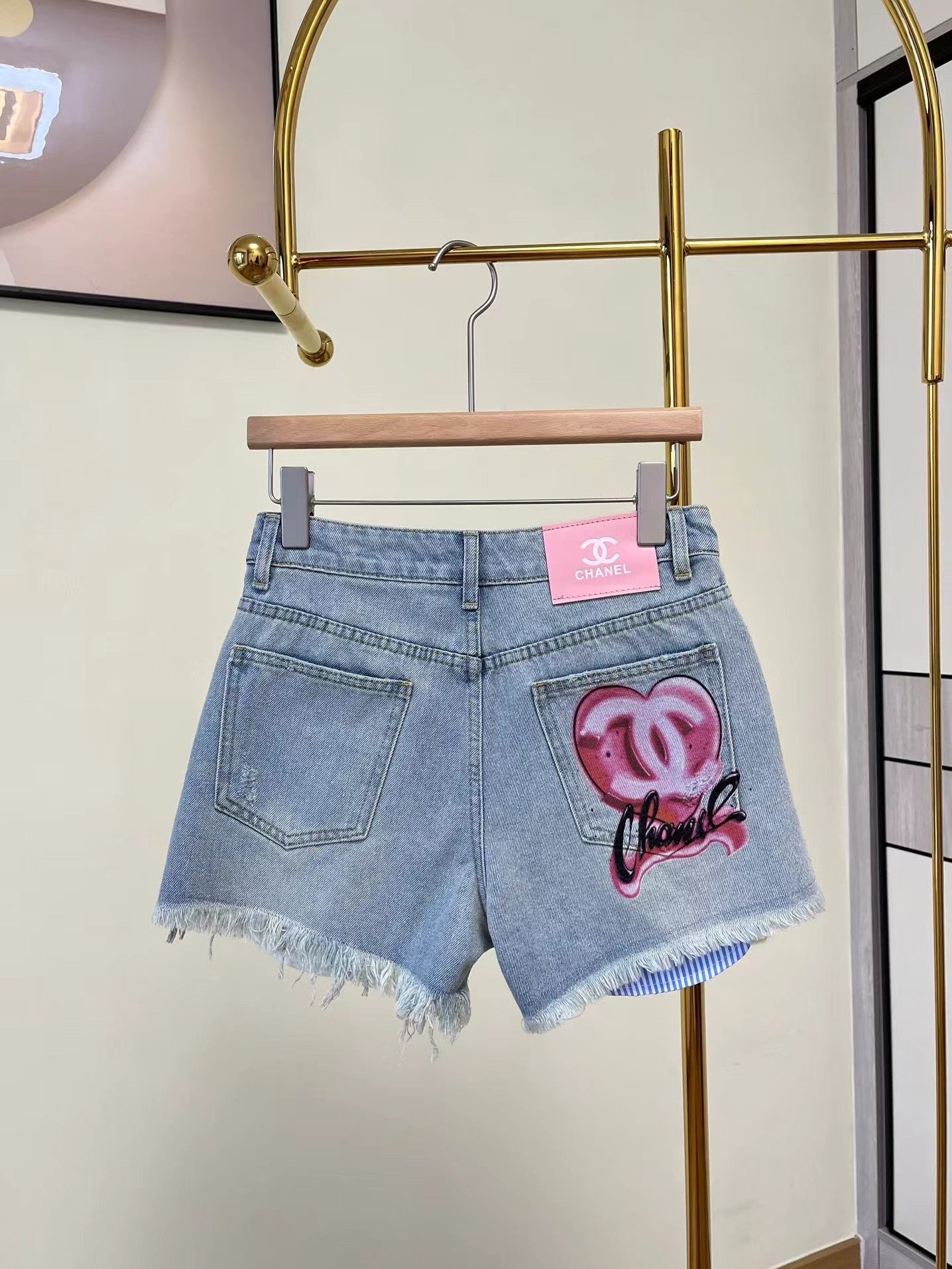 Fashionable and versatile shorts