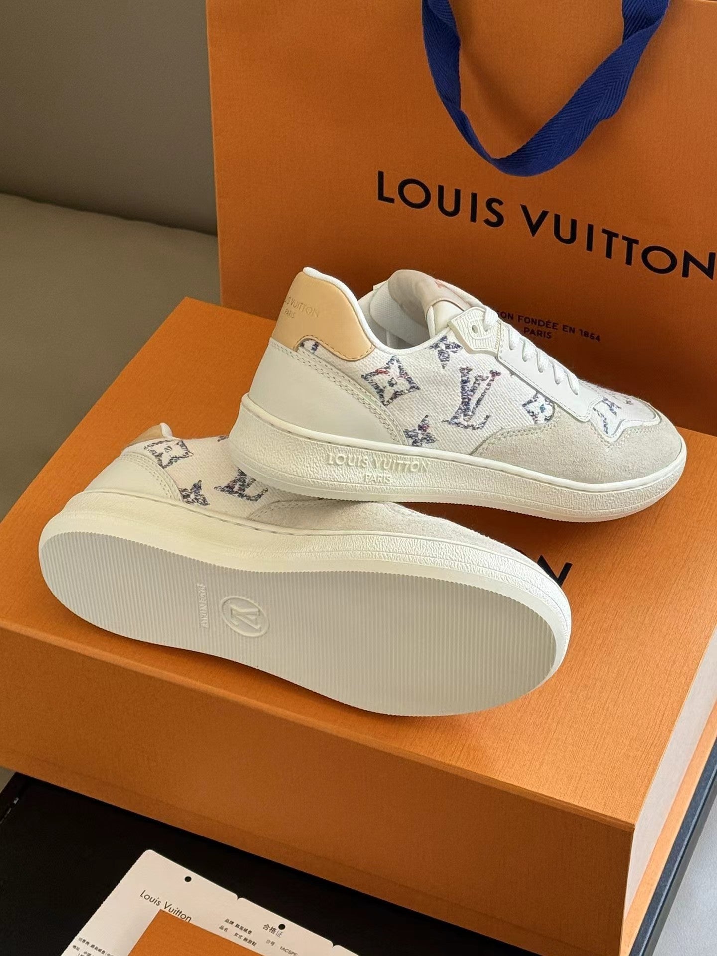 Stylish high quality flat sneakers