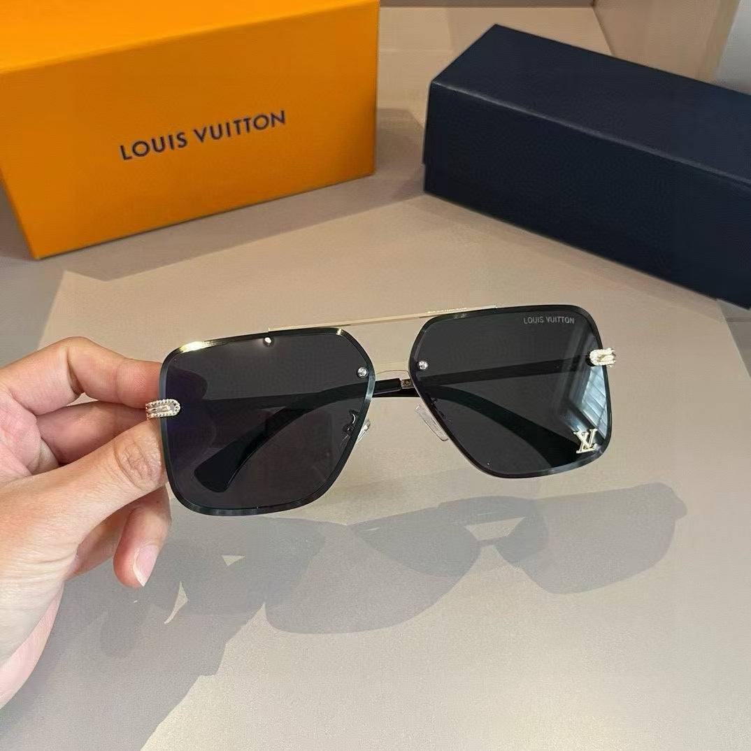 High-end fashion, must-have sunglasses for driving and traveling