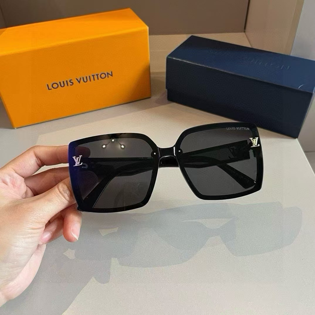 High-end fashion, must-have sunglasses for driving and traveling