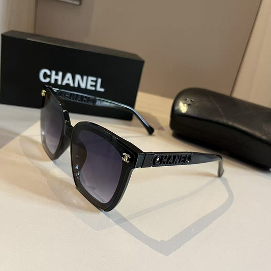 High-end fashion, must-have sunglasses for driving and traveling