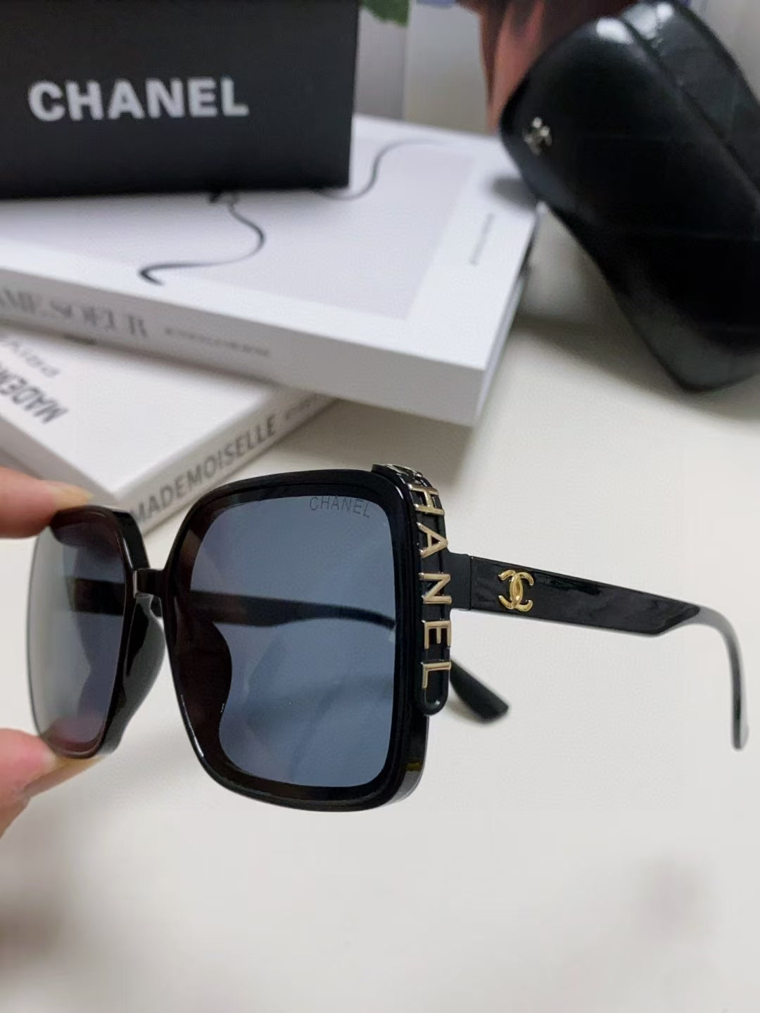 High-end fashion, must-have sunglasses for driving and traveling